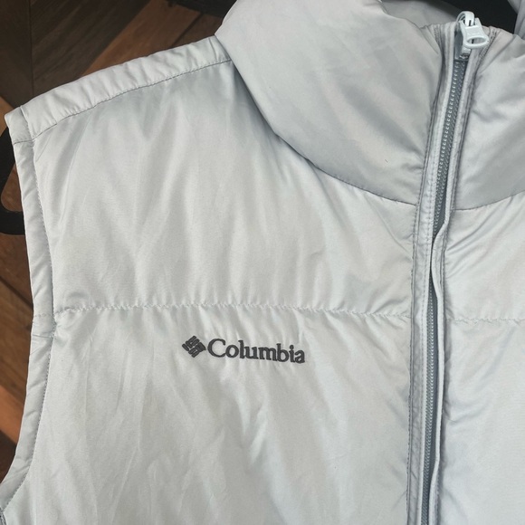 Women’s Columbia Down and Feather Insulated Puffer Vest Size Medium - Picture 2 of 10